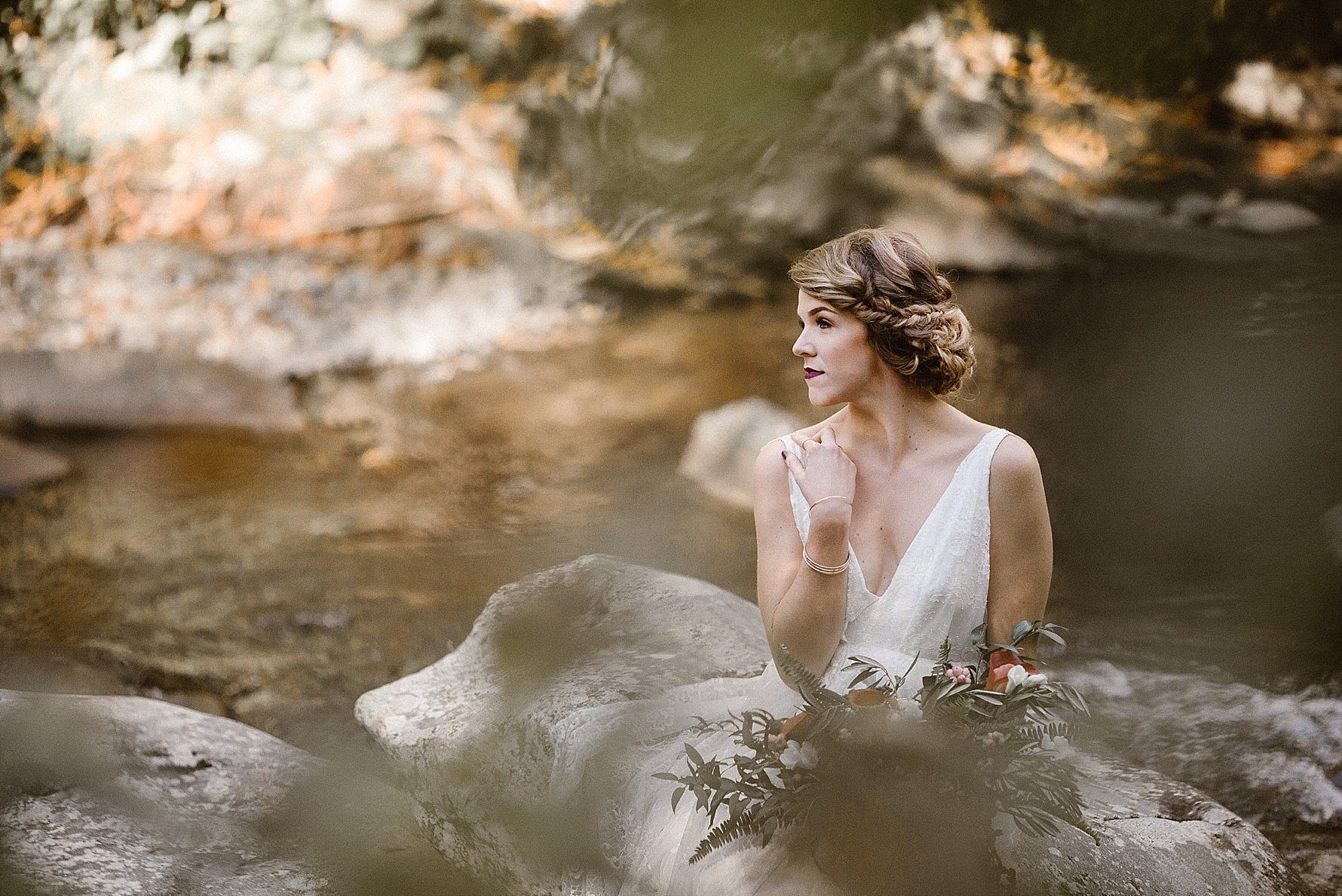 River Bridal Photos in the Smoky Mountains | Erin Morrison Photography www.erinmorrisonphotography.com