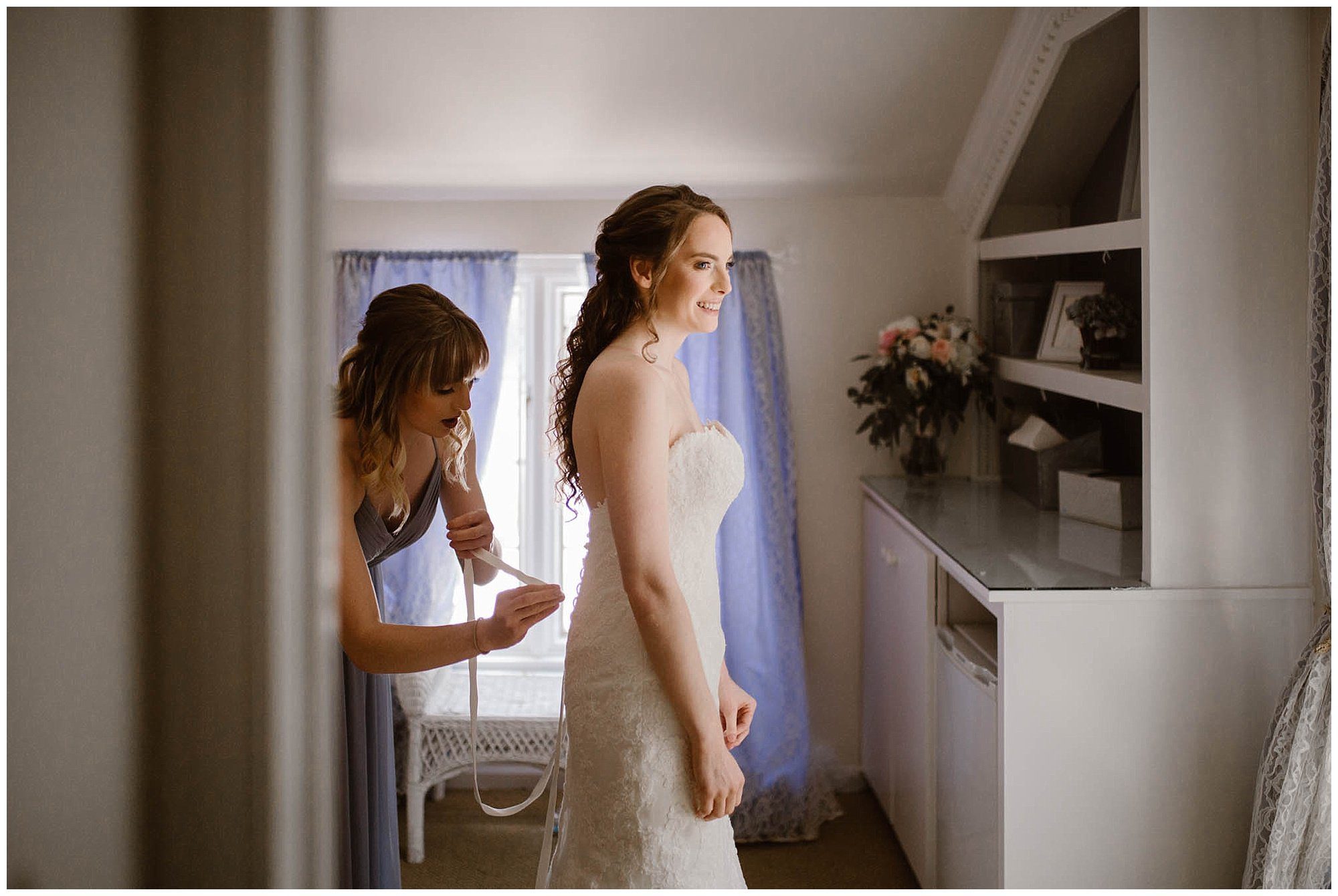 Bride getting ready at Crescent Bend House Knoxville