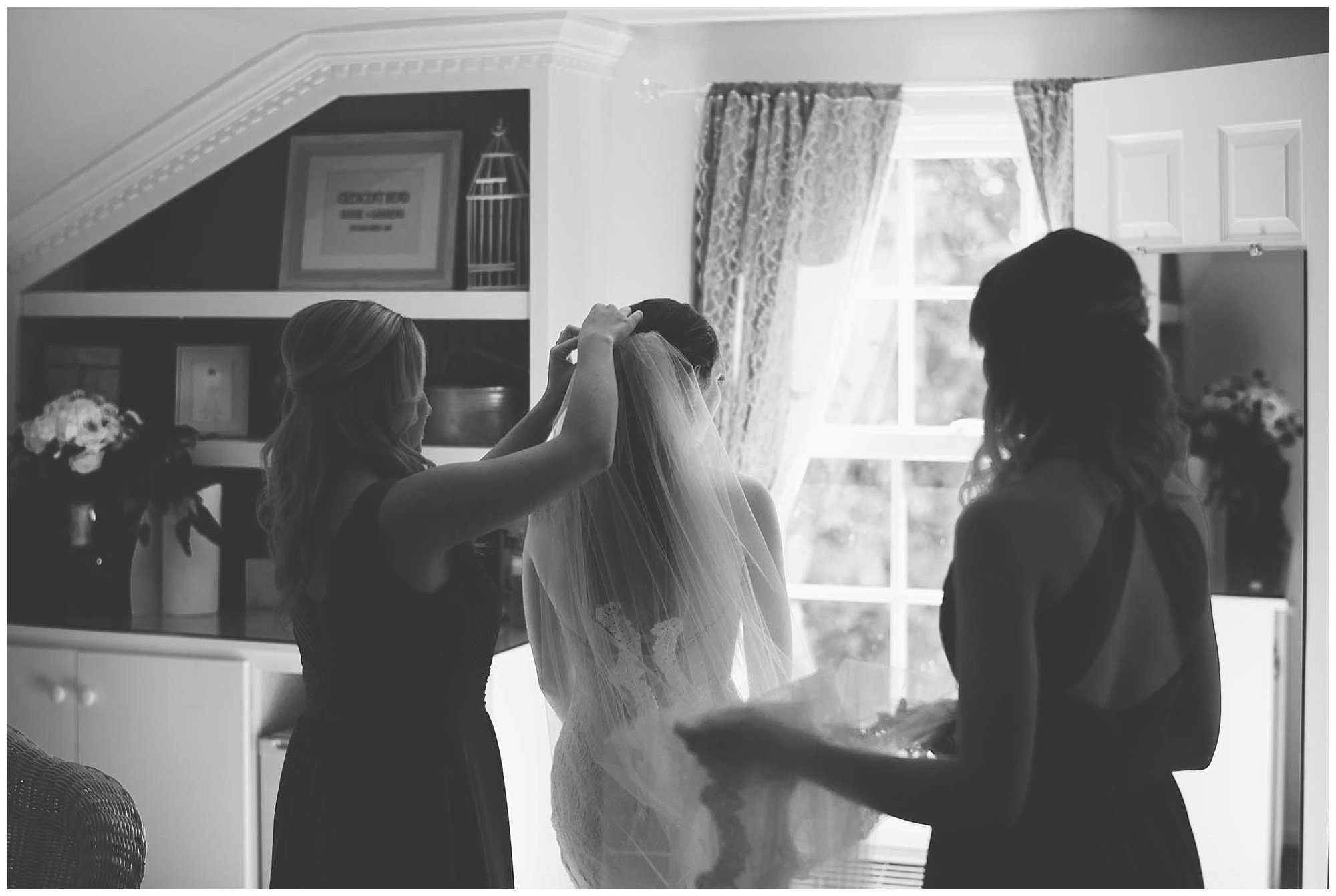 Bride putting on veil at Crescent Bend House Wedding Knoxville