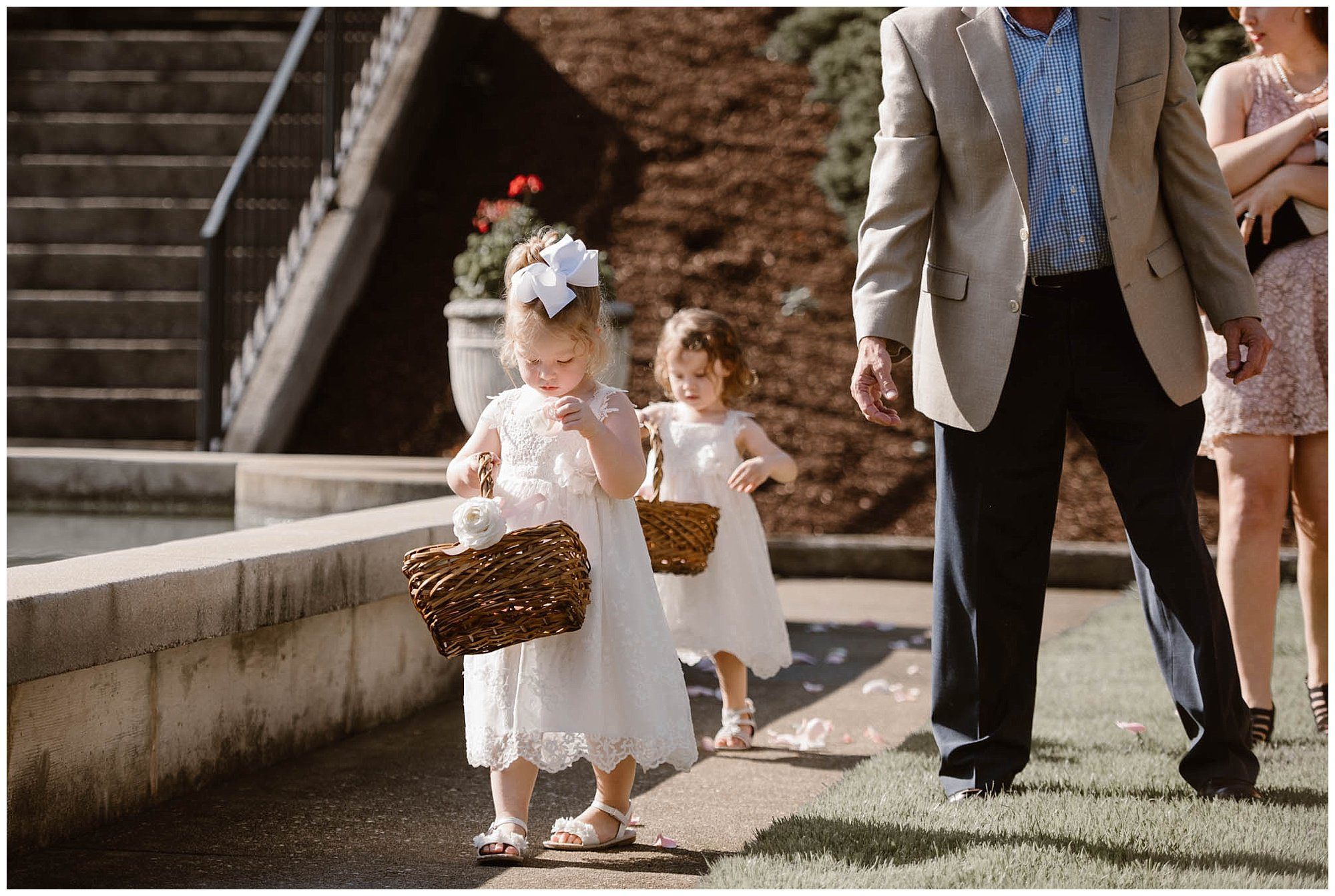 Flower girls at Crescent Bend House Wedding Knoxville