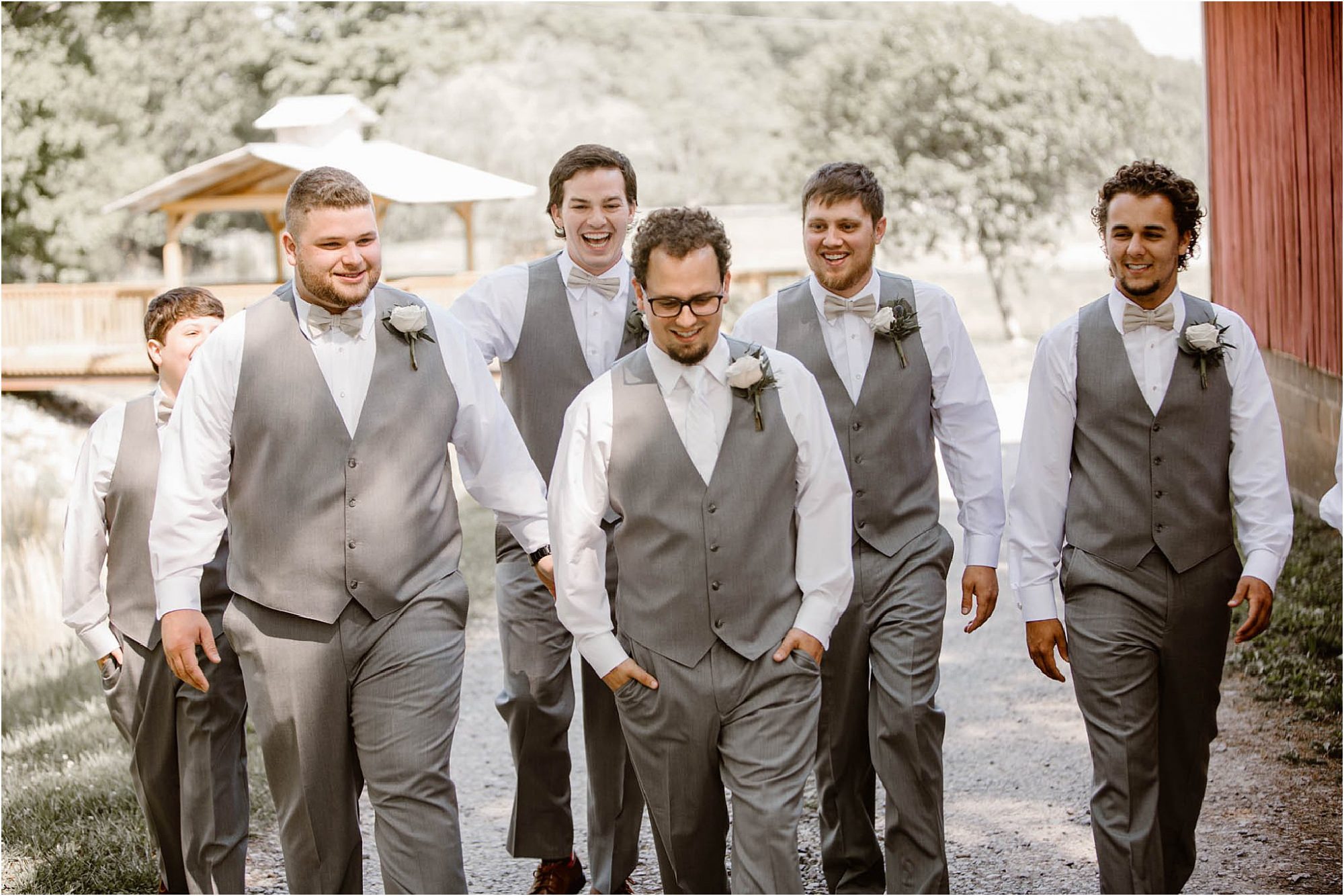 groom and groomsmen photos at Heartland Meadows