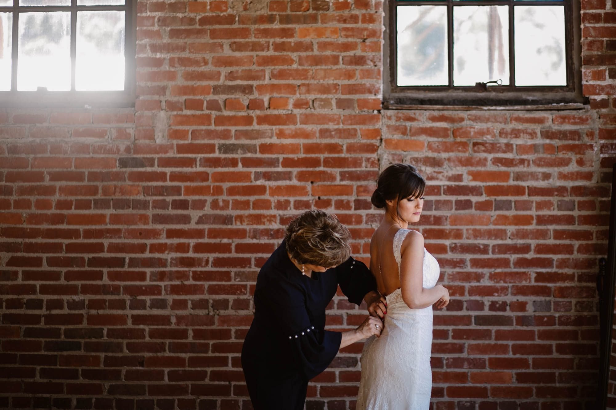 Approved Photographer Tips for Getting Ready on Wedding Day