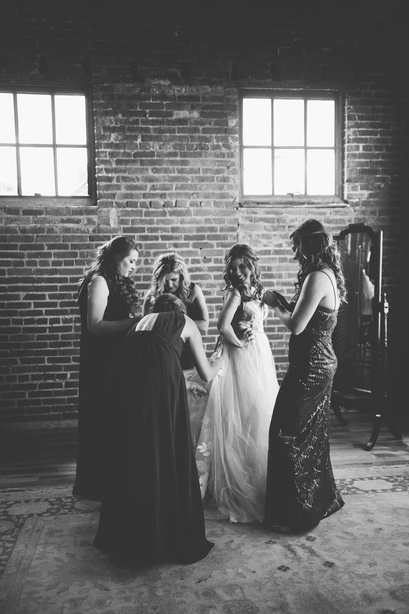 Approved Photographer Tips for Getting Ready on Wedding Day